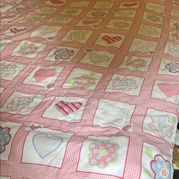 Pink and White Floral Heart Comforter - Picture 2 of 10